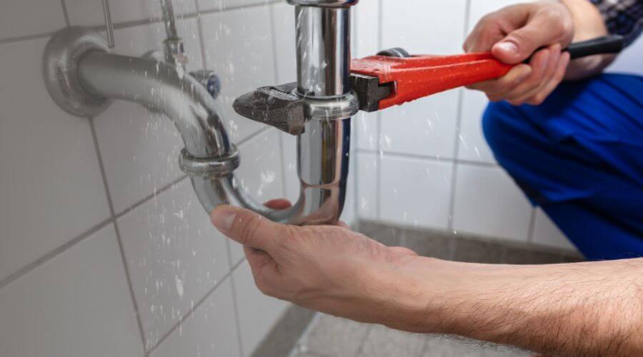 Expert burst pipe repair services in Levasy, MO